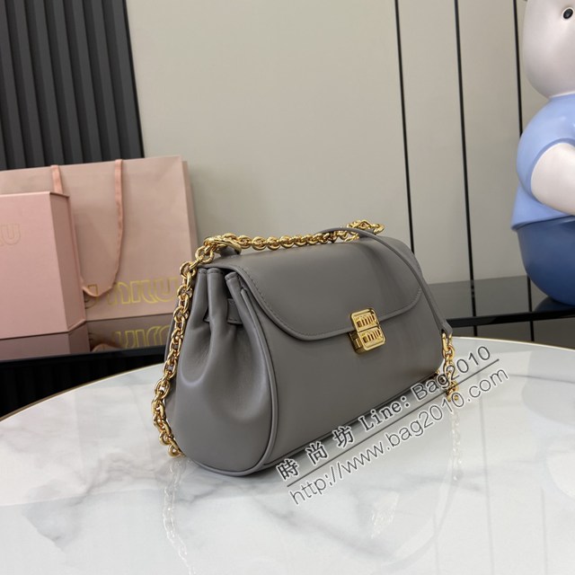 miumiu繆繆專櫃最新款法棍包鏈條單肩斜挎女包 jh2567型號：5BD266